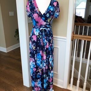 EUC blue floral maxi dress size medium